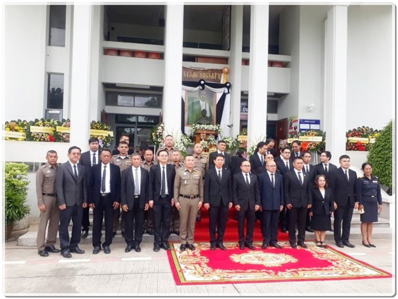 สำนักงานบังคับคดีกลุ่มจังหวัดที่ 8 (Sandbox) ร่วมพิธีวางพวงมาลาถวายสักการะเนื่องใน “วันรพี” ประจำปี 2562